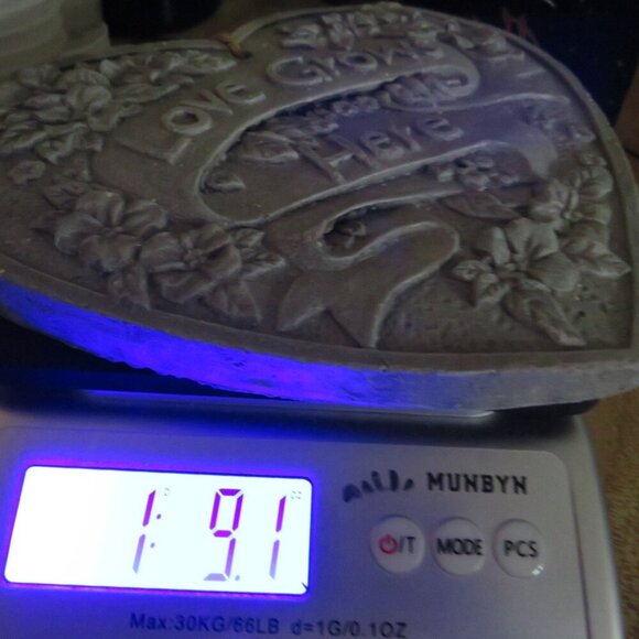 "Love Grows Here" Floral Heart Shaped Plaque HEAVY - Picture 9 of 9